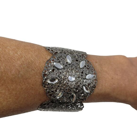 Vintage‎ Fillagree Metal Wide Cuff Bracelet Silver Rhinestone Perforated Scroll - Picture 4 of 9